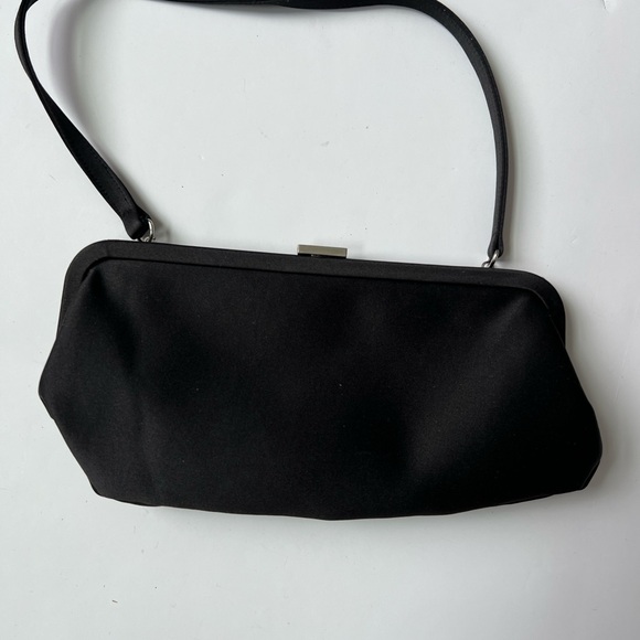 Classic Black Women's Shoulder Bag with Bow Accent - Picture 3 of 6